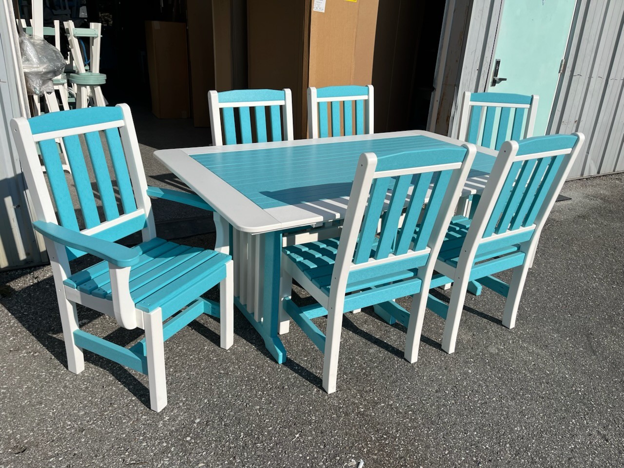 SHOW SPECIAL: 872D Dining Table with 220D and 221D Chairs