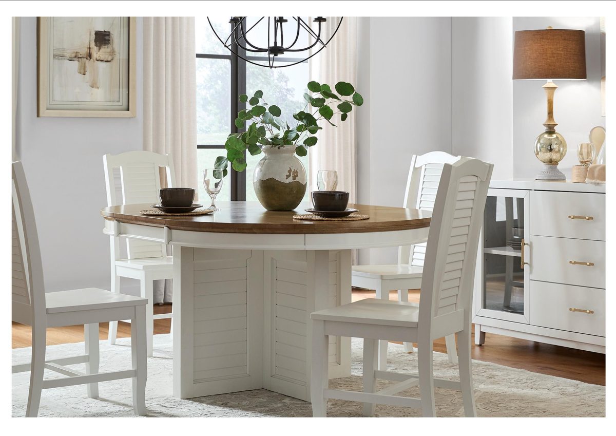 Shell Extension Table with Seaside Chairs