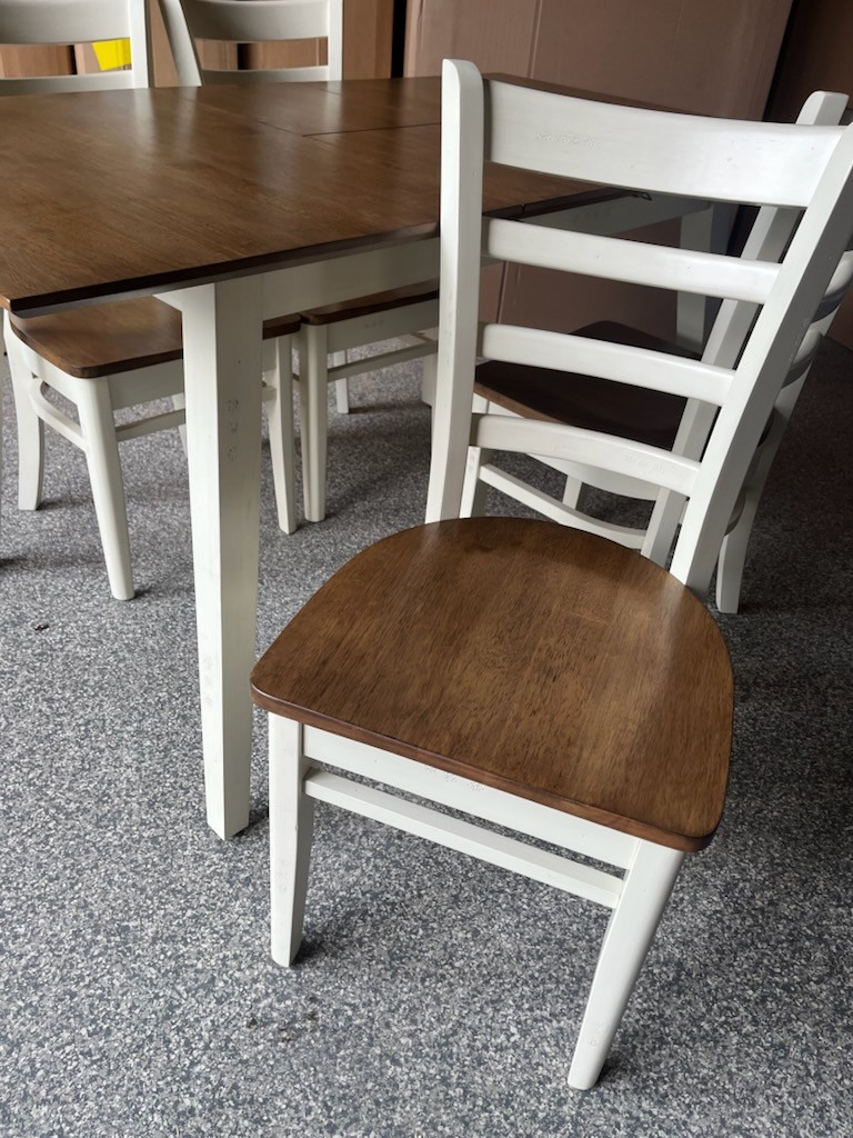 Clearance T79-13248XB Extension Table and Chairs - Image 4